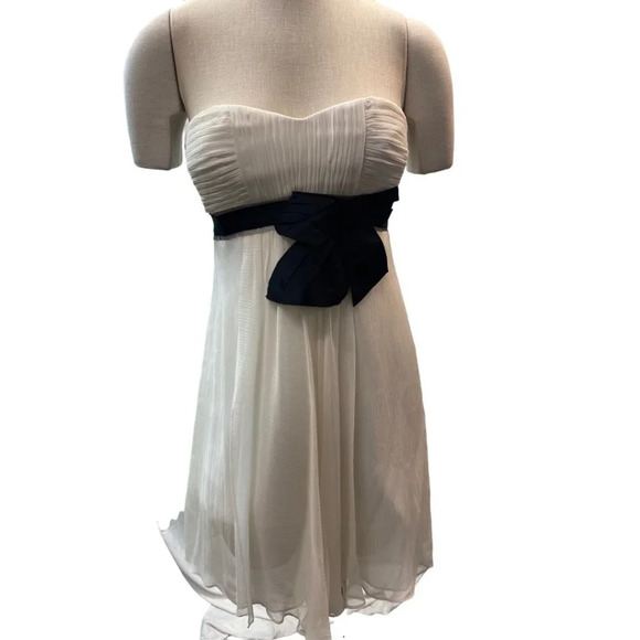 White‎ Dress - Picture 1 of 5